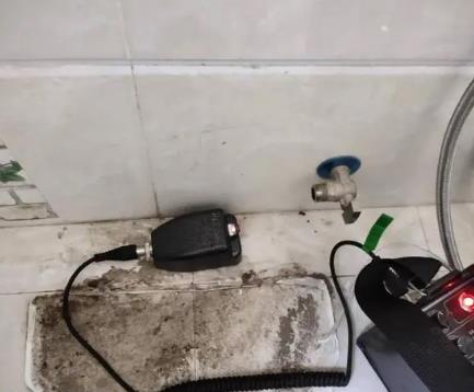五华屋顶漏水维修公司分享下卫生间漏水的危害及解决方法